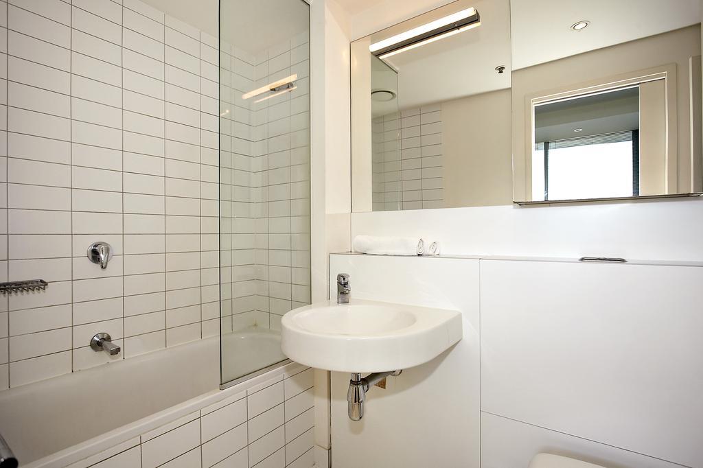 Astra Apartments เมลเบิร์น ห้อง รูปภาพ
