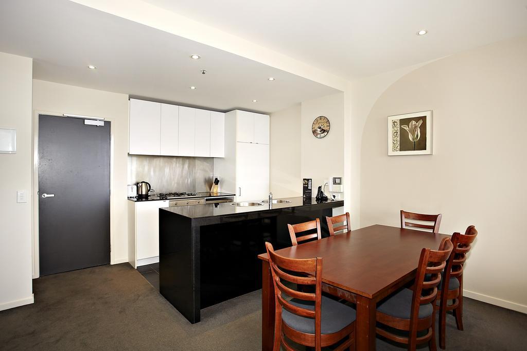 Astra Apartments เมลเบิร์น ห้อง รูปภาพ